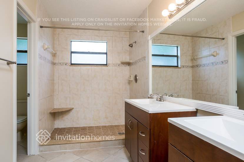 Building Photo - 631 Mulberry Ln