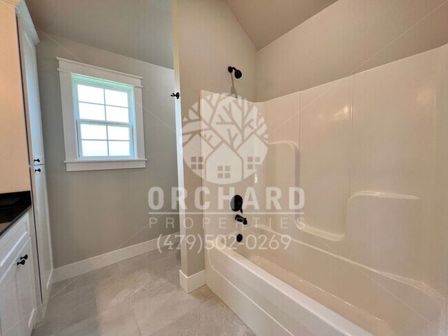 Building Photo - Siloam Springs- Single-Family Home- Spacio...