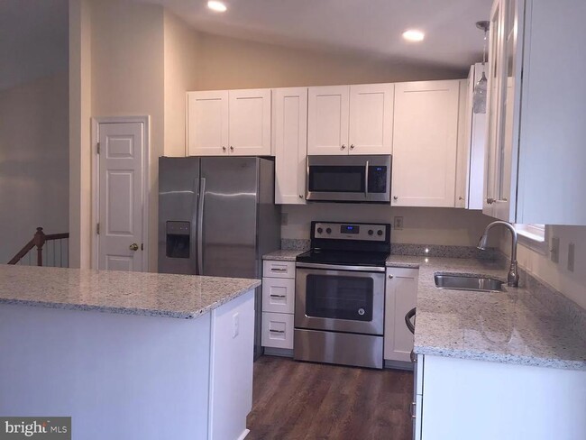 Building Photo - 6194 Dawes Dr
