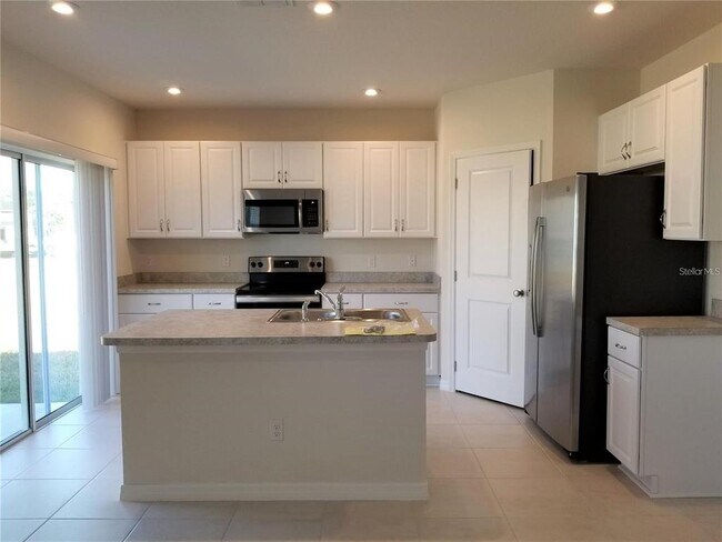 Building Photo - 3959 Fescue St