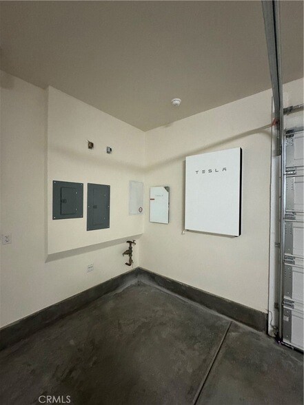 Building Photo - 436 Loon