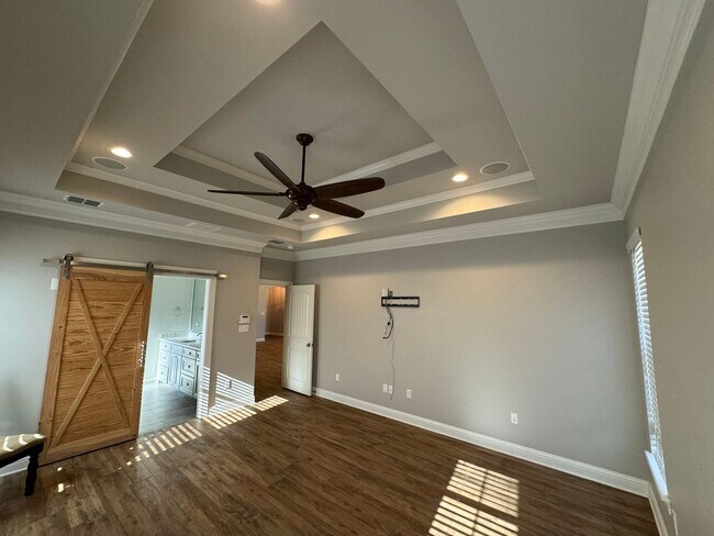 Building Photo - Gated Community close to Barksdale Air Force Base...