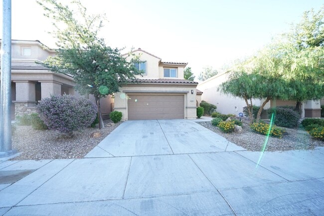 Building Photo - Showings Available NOW