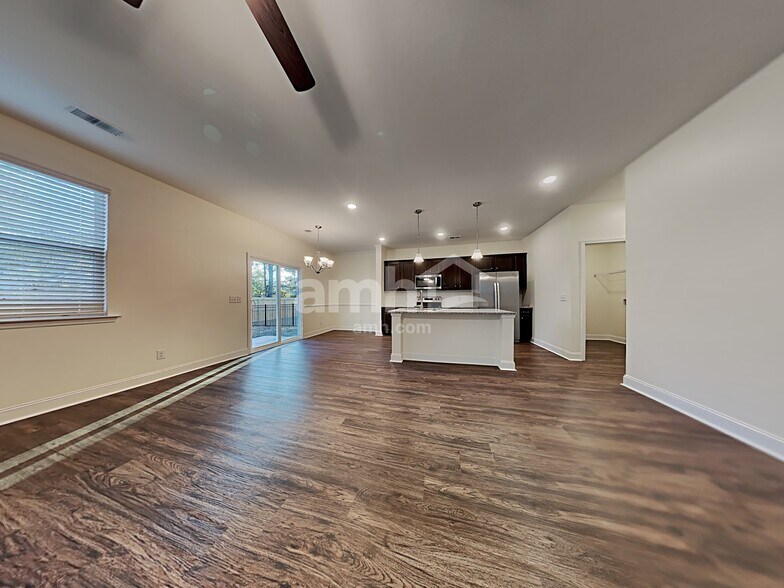 Building Photo - 1813 Produce Ln