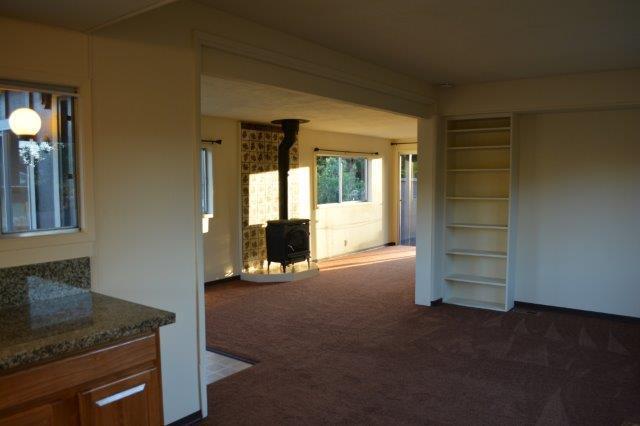 Building Photo - Sweet in-town mobile, very cute 1 bedroom