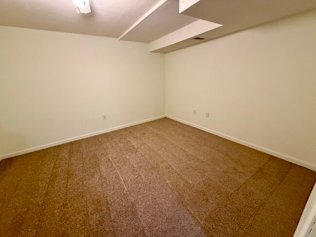 Building Photo - 571 SE 115th Rd