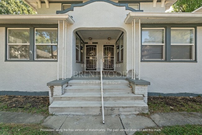 Building Photo - Spacious 4 Bed 1.5 Bath Updated Home