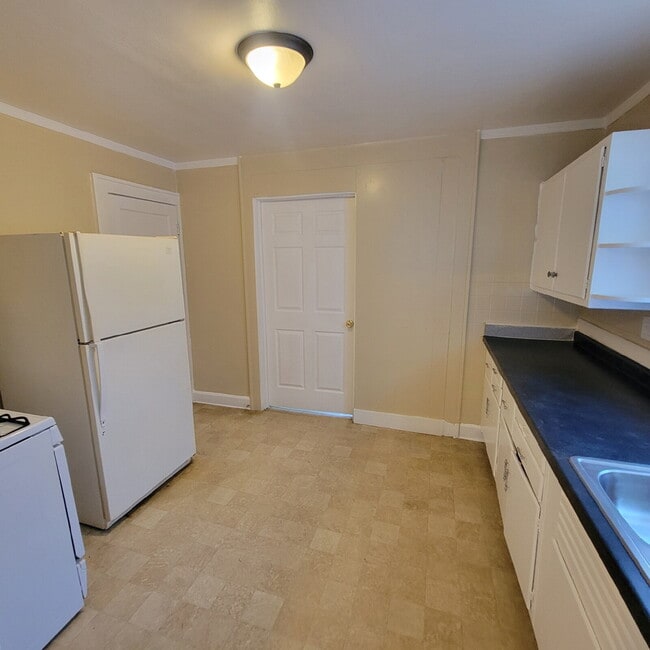 Building Photo - Cozy east side 3 bedroom!