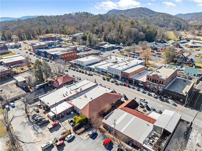 Building Photo - 35 Cottonwood St