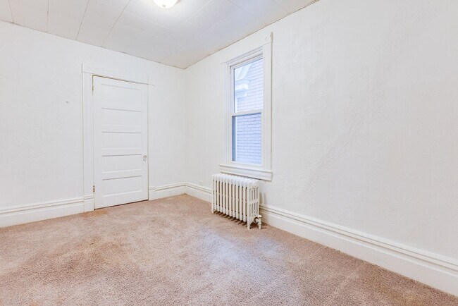 Building Photo - 406 Kingsboro St