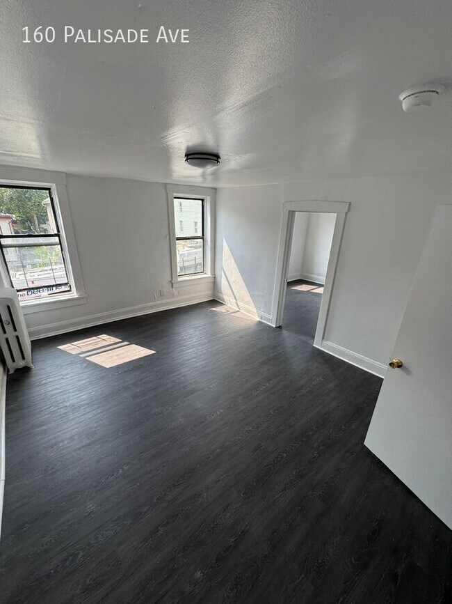 Building Photo - 160 Palisade Ave