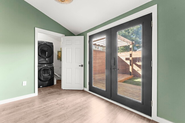 Building Photo - 706 Nora Ln