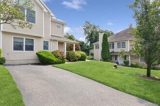Building Photo - 601 Willow Pond Dr