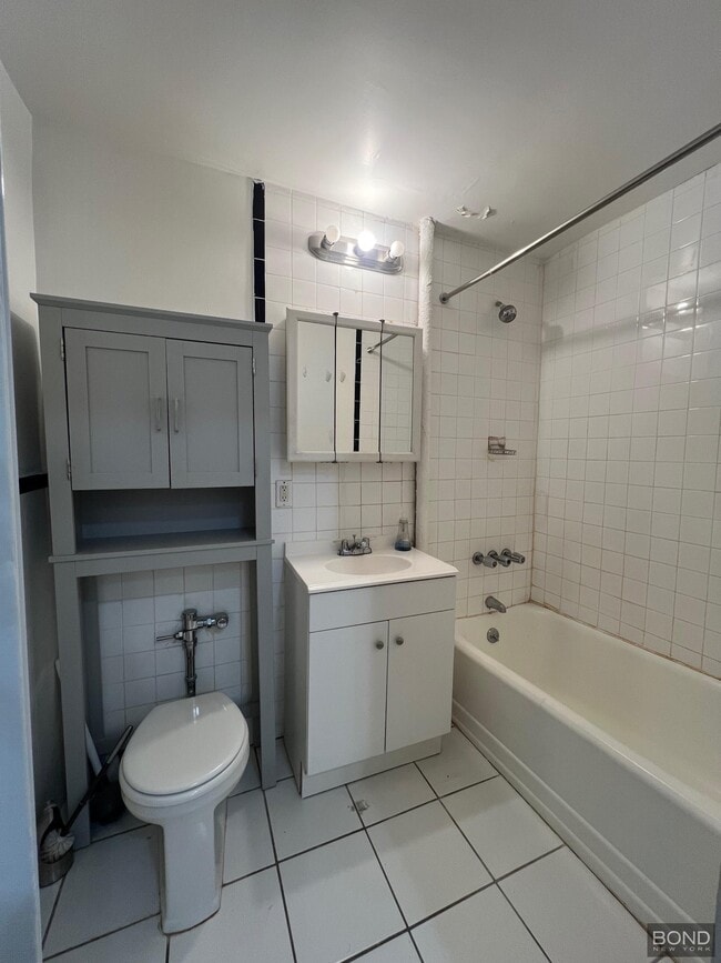 Building Photo - 922 Third Avenue