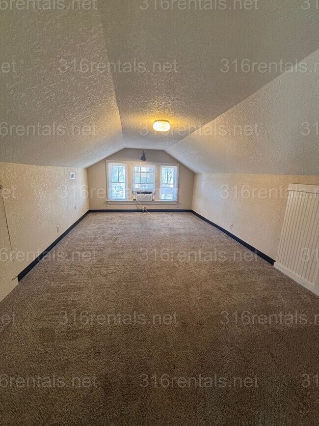 Building Photo - Rental Available NOW!