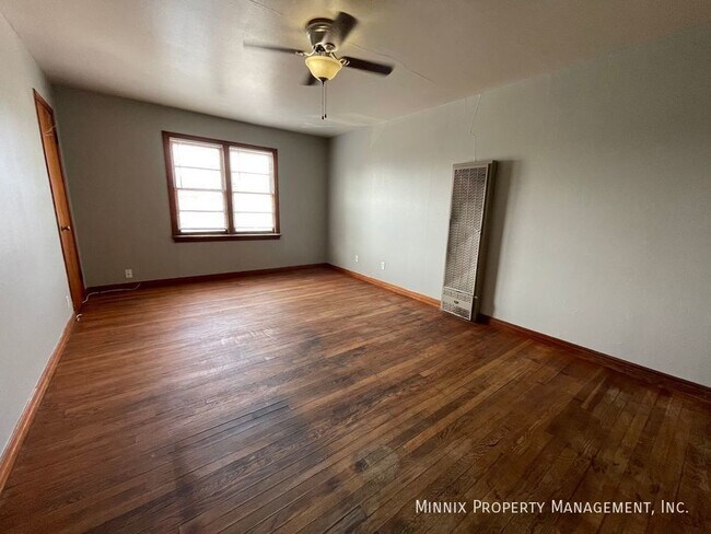 Building Photo - 310 SW 42nd Ave