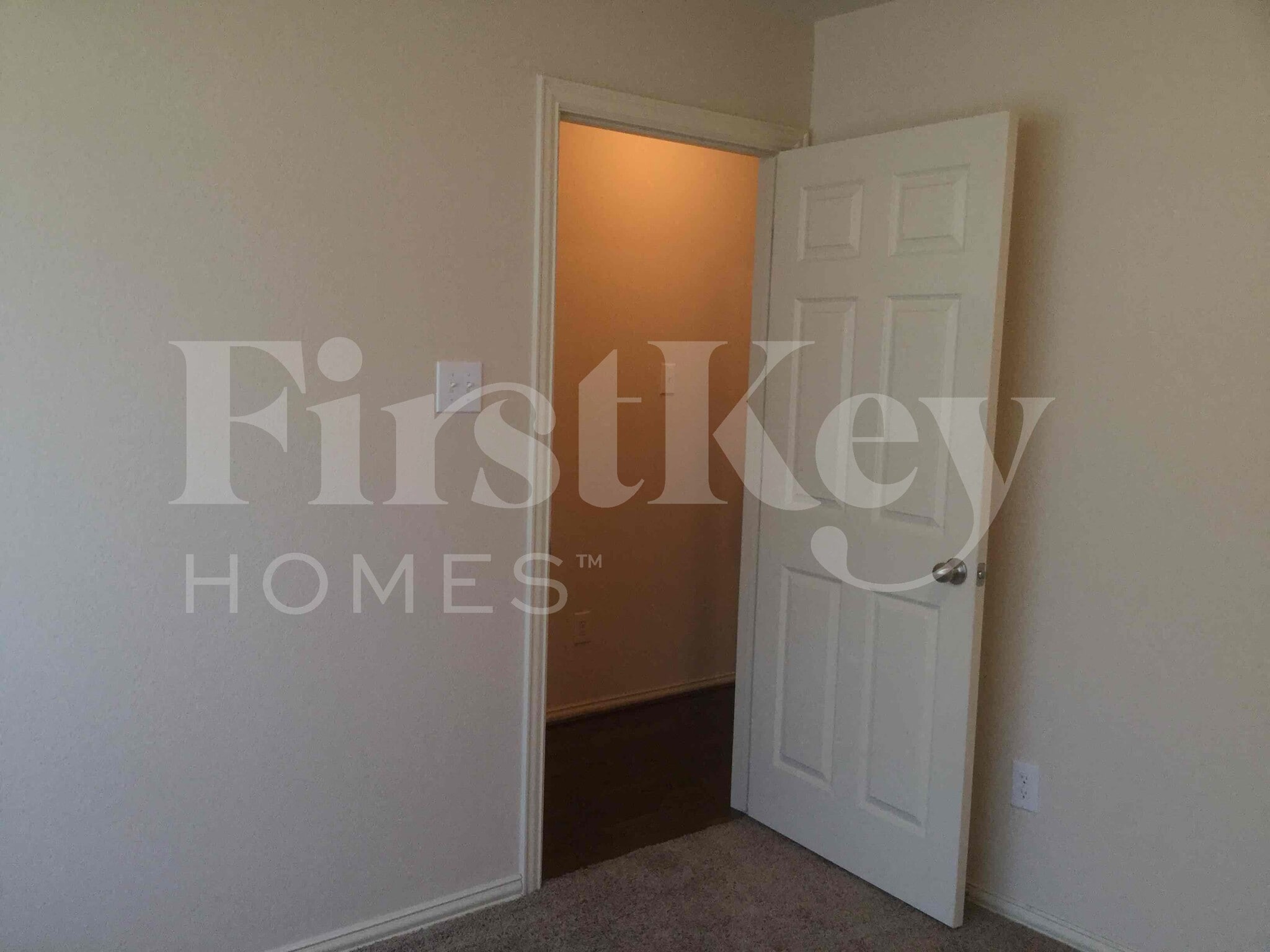 Building Photo - 611 Hilton Dr