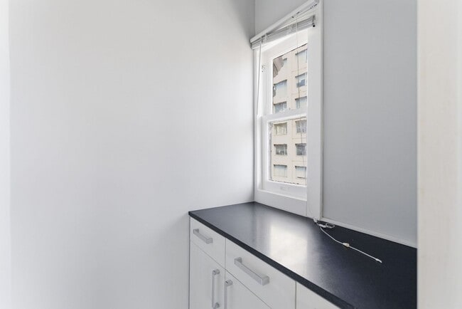 Building Photo - 903 Pine St