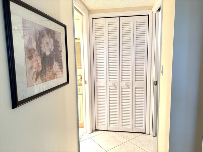 Building Photo - 2671 S Course Dr