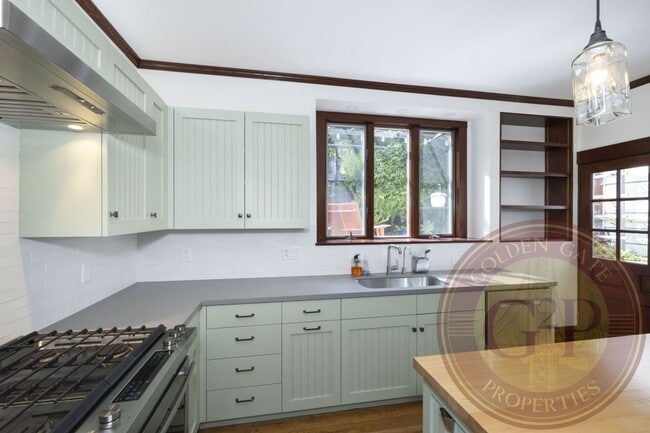 Building Photo - Potrero Hill - 3 BR, 2.5 BA House 1,388 Sq. Ft. - 3D Virtual Tour, Large Private Yard