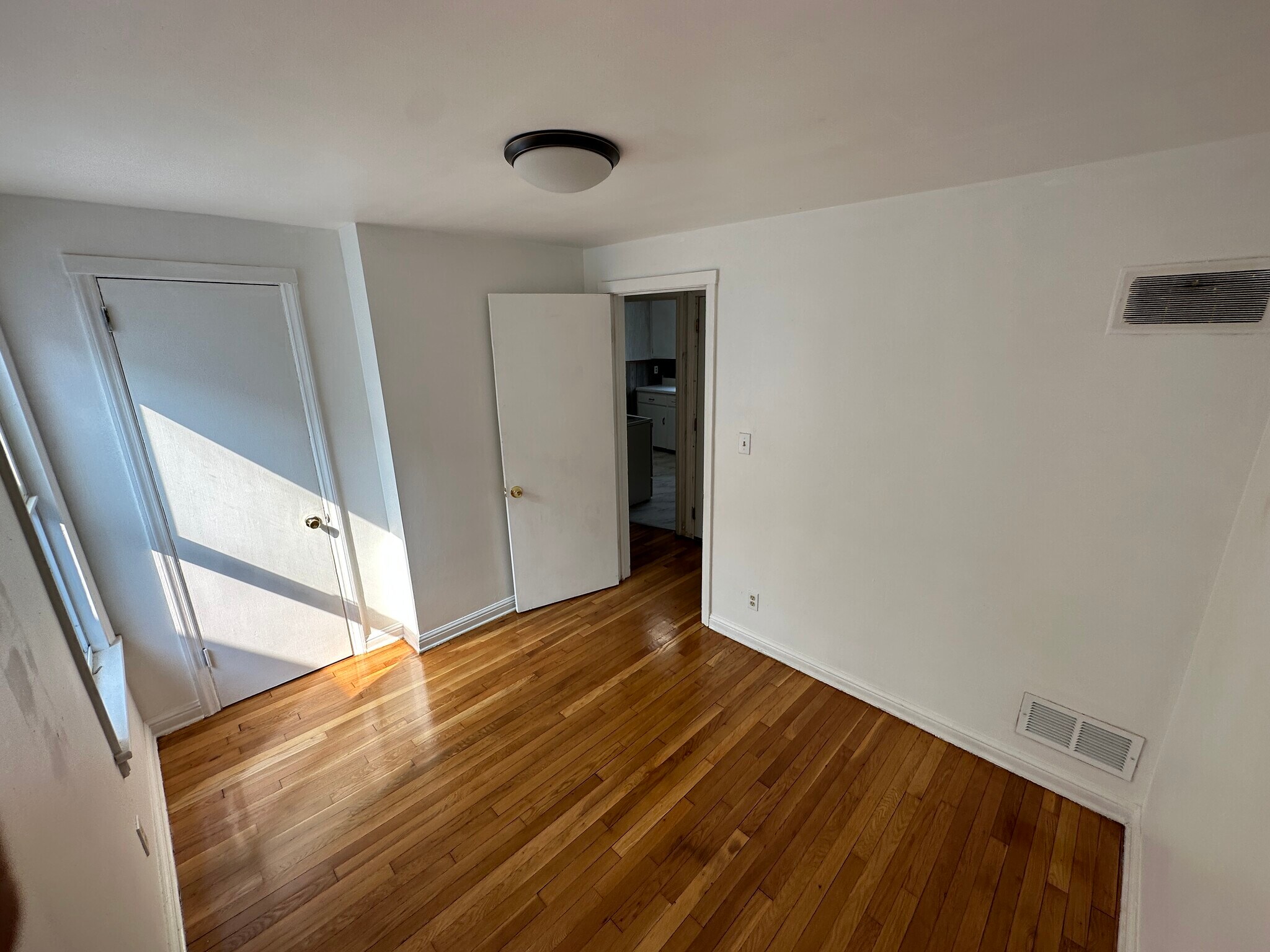 Bedroom - 258 Broad St