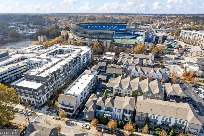 Building Photo - 689 Fraser St SE