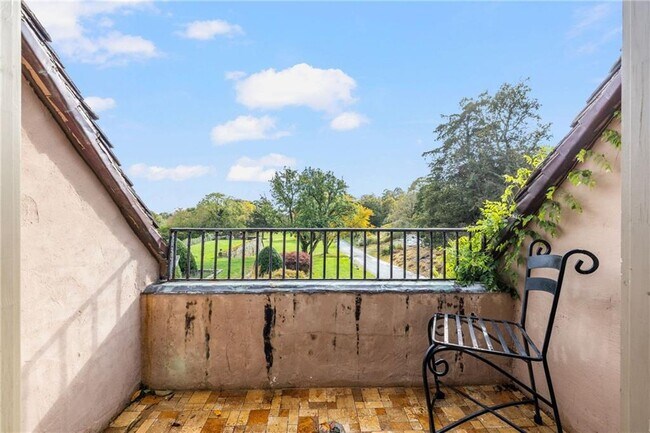 Building Photo - 216 Gray Craig Rd