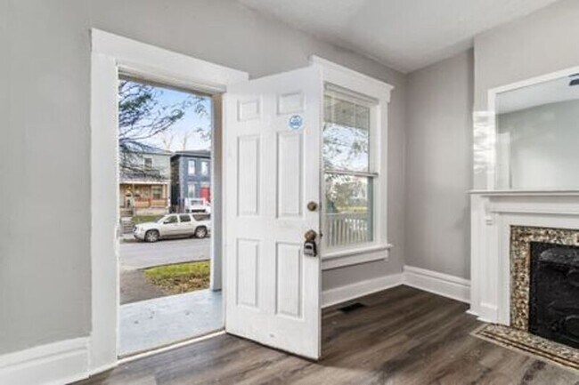 Building Photo - 360 N Garfield Ave