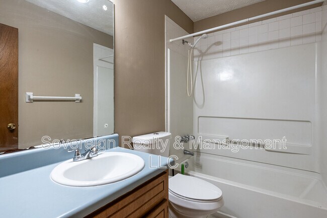 Building Photo - 310 Summerwood Ln