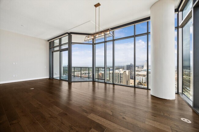 Building Photo - 9757 Katy Fwy