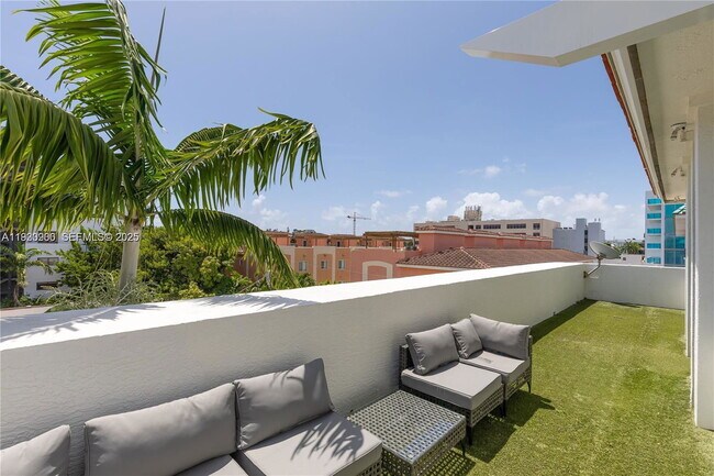 Building Photo - 1150 98th St