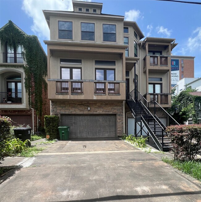Building Photo - 2330 Camden Dr