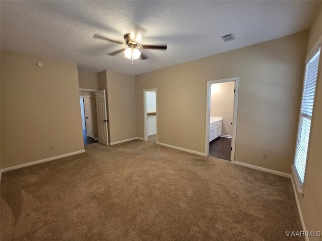 Building Photo - 2230 Kingsbury Dr