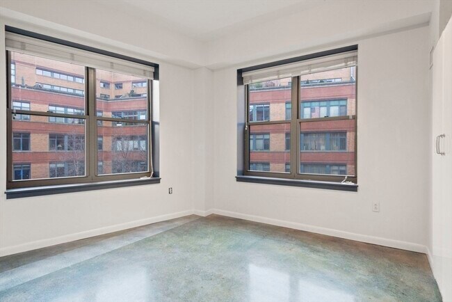 Building Photo - 1166 Washington St