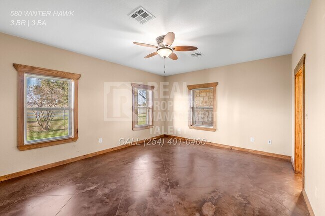 Building Photo - 3 Bedroom, 3 Bathroom Ranch Home with Barn...