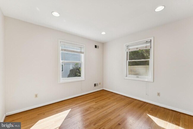 Building Photo - 7702 Leesburg Dr