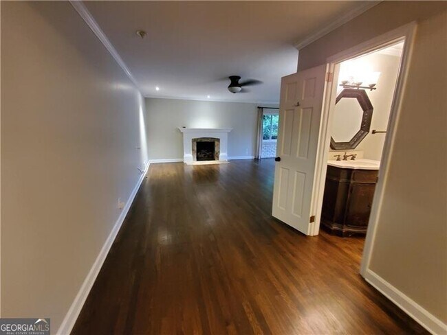 Building Photo - 4615 Mystic Dr NE