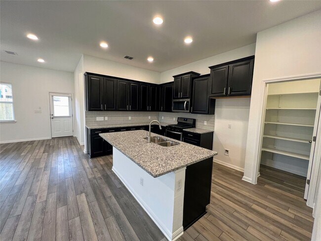Building Photo - 3201 College Park Dr