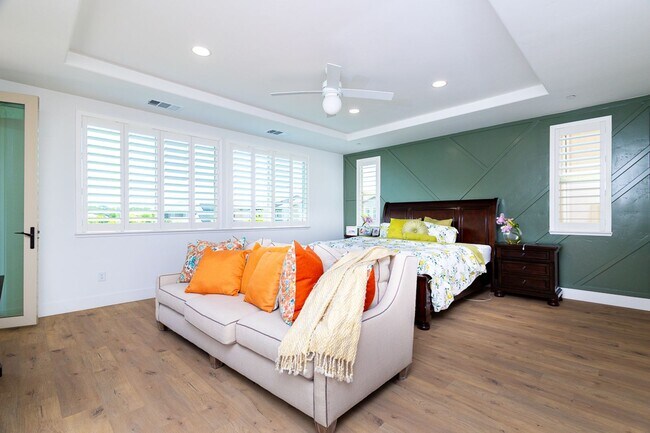 Building Photo - Gorgeous Custom Upgraded Serrano Home!