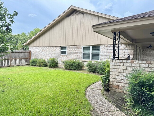 Building Photo - 13935 St Marys Ln