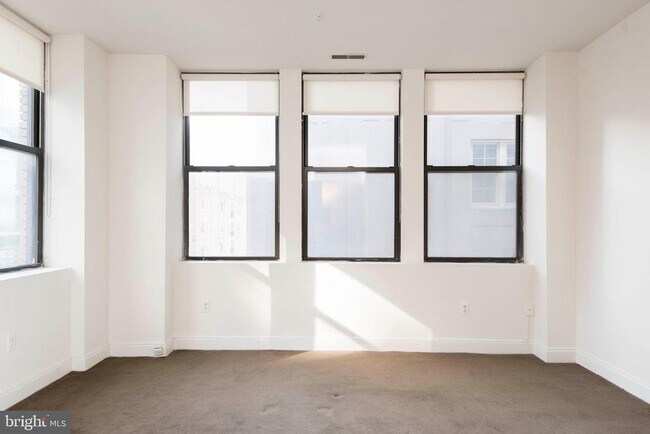 Building Photo - 220 S 16th St