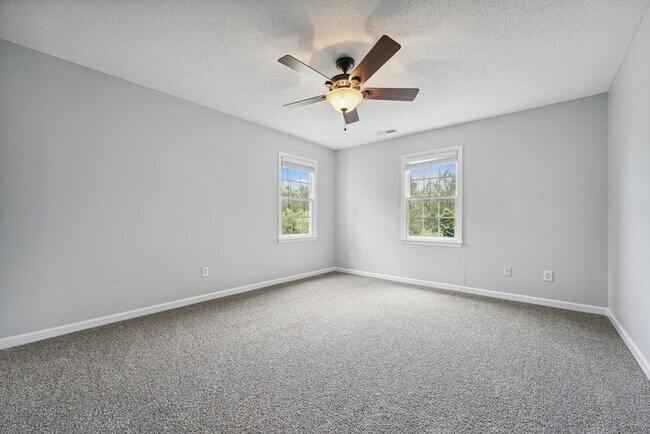 Building Photo - 223 Wintergreen Dr