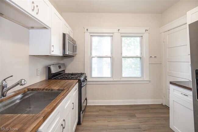 Building Photo - 1545 Coutant Ave