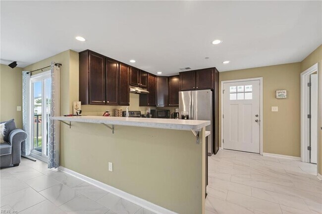 Building Photo - 1218 W Ocean View Ave