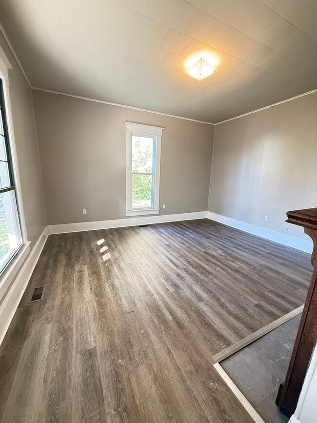 Building Photo - 2-Bedroom, 1-Bath Home in a Prime Martin L...