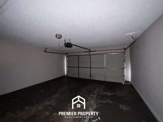 Building Photo - Charming 3BR/2BA Near Southwind | High Ceilings, Hardwood Floors & 2-Car Garage
