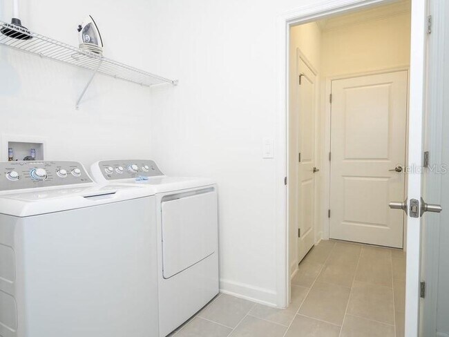 Building Photo - 8956 Takeaway Wy