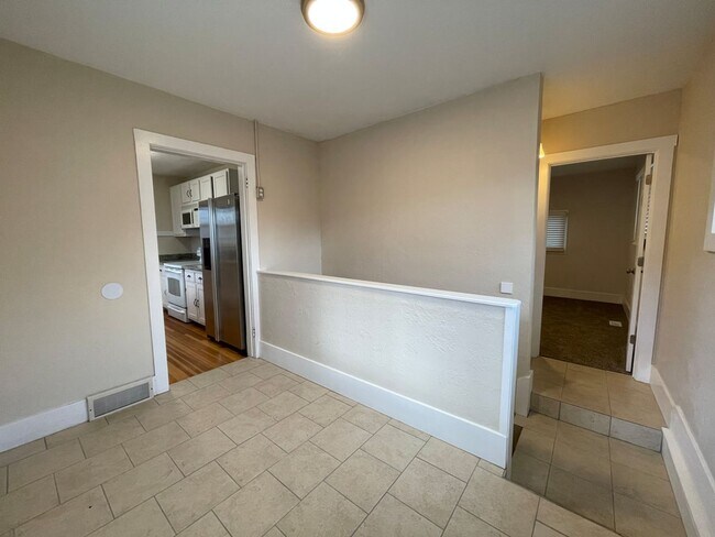 Building Photo - 6 Bedroom/2.5 Bath Home in North Fort Coll...