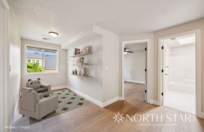 Building Photo - 12793 SW Sierra Vista Dr
