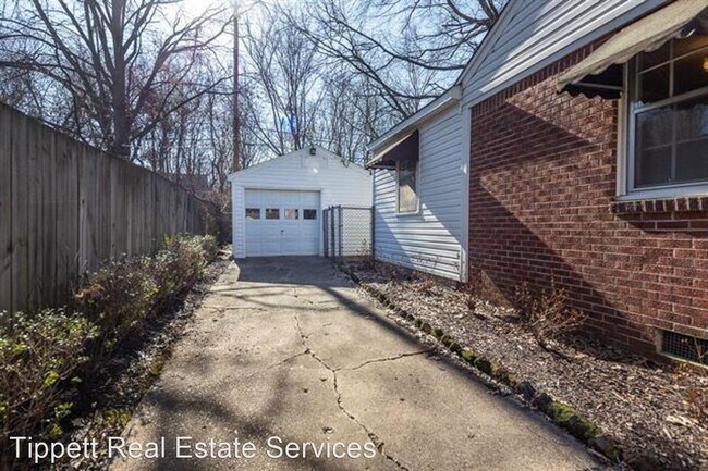 Building Photo - 3 br, 1 bath House - 3871 Lytle Cir